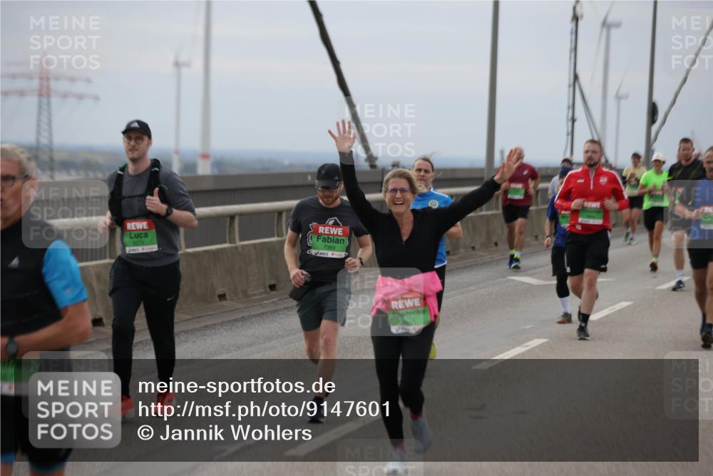 03.10.2025 - Köhlbrandbrückenlauf Jannik Wohlers http://msf.ph/oto/9147601 03.10.2025 15:51:11 Position 1 161, 8015, 7989 meine-sportfotos.de