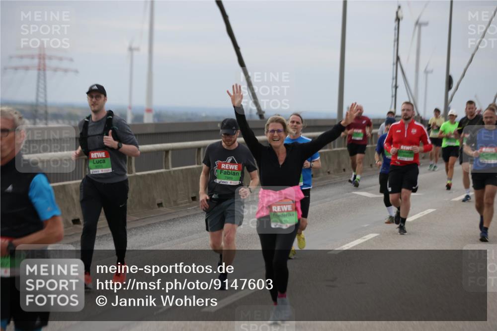 03.10.2025 - Köhlbrandbrückenlauf Jannik Wohlers http://msf.ph/oto/9147603 03.10.2025 15:51:11 Position 1 67, 8015, 7989 meine-sportfotos.de