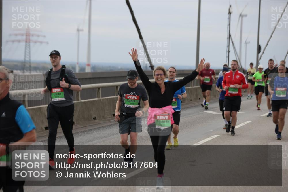 03.10.2025 - Köhlbrandbrückenlauf Jannik Wohlers http://msf.ph/oto/9147604 03.10.2025 15:51:11 Position 1 8015, 7989 meine-sportfotos.de