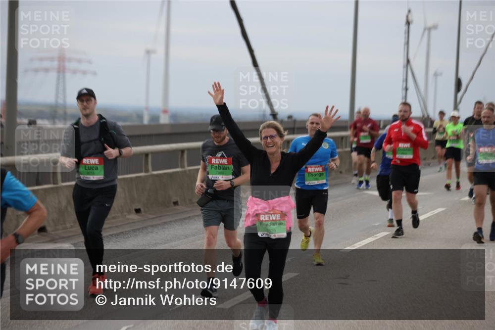 03.10.2025 - Köhlbrandbrückenlauf Jannik Wohlers http://msf.ph/oto/9147609 03.10.2025 15:51:12 Position 1 8015, 7989, 7635 meine-sportfotos.de