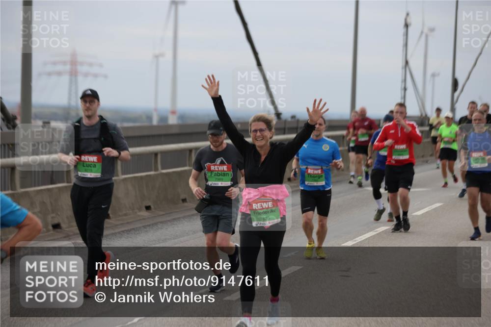 03.10.2025 - Köhlbrandbrückenlauf Jannik Wohlers http://msf.ph/oto/9147611 03.10.2025 15:51:12 Position 1 8015, 7989, 7635 meine-sportfotos.de