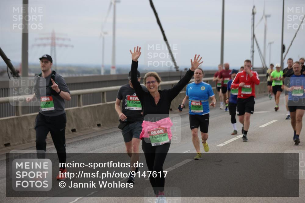 03.10.2025 - Köhlbrandbrückenlauf Jannik Wohlers http://msf.ph/oto/9147617 03.10.2025 15:51:12 Position 1 8015, 7989, 7635 meine-sportfotos.de