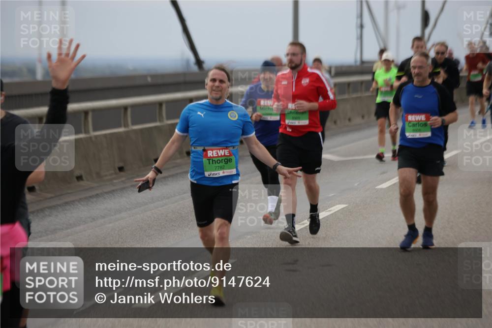03.10.2025 - Köhlbrandbrückenlauf Jannik Wohlers http://msf.ph/oto/9147624 03.10.2025 15:51:13 Position 1 7782, 8909, 8908 meine-sportfotos.de