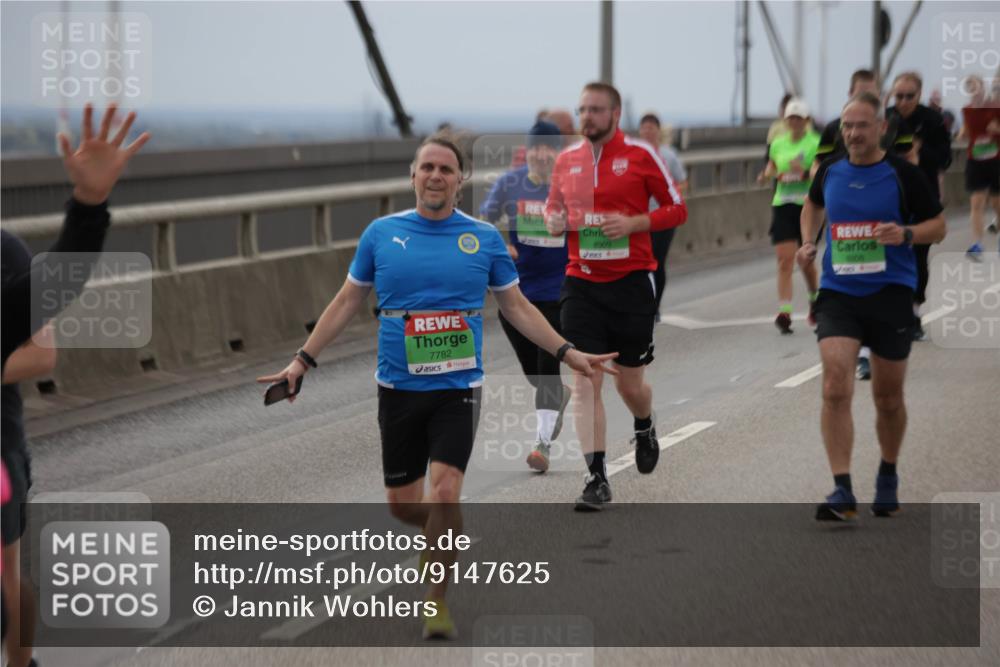 03.10.2025 - Köhlbrandbrückenlauf Jannik Wohlers http://msf.ph/oto/9147625 03.10.2025 15:51:13 Position 1 7782, 8909, 1908 meine-sportfotos.de