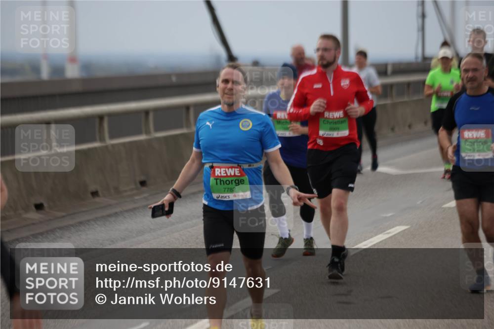 03.10.2025 - Köhlbrandbrückenlauf Jannik Wohlers http://msf.ph/oto/9147631 03.10.2025 15:51:13 Position 1 8909, 7782, 8818 meine-sportfotos.de