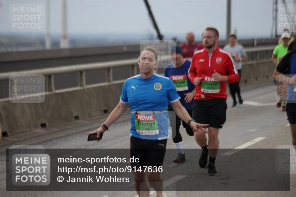 03.10.2025 - Köhlbrandbrückenlauf Jannik Wohlers http://msf.ph/oto/9147636 03.10.2025 15:51:13 Position 1 7782, 8909, 28 meine-sportfotos.de
