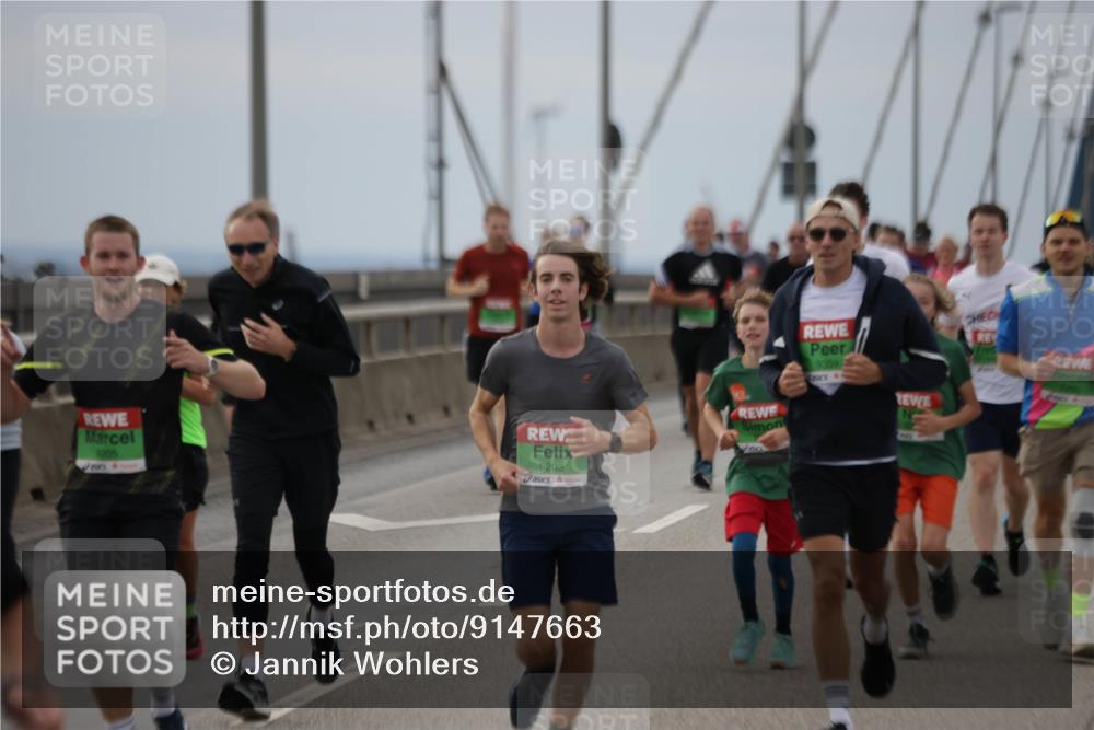 03.10.2025 - Köhlbrandbrückenlauf Jannik Wohlers http://msf.ph/oto/9147663 03.10.2025 15:51:16 Position 1 9205, 9203, 9359, 166 meine-sportfotos.de