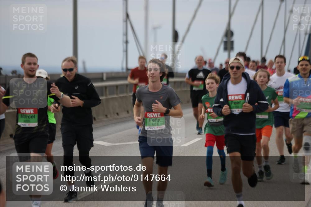 03.10.2025 - Köhlbrandbrückenlauf Jannik Wohlers http://msf.ph/oto/9147664 03.10.2025 15:51:16 Position 1 9205, 9203, 9359 meine-sportfotos.de