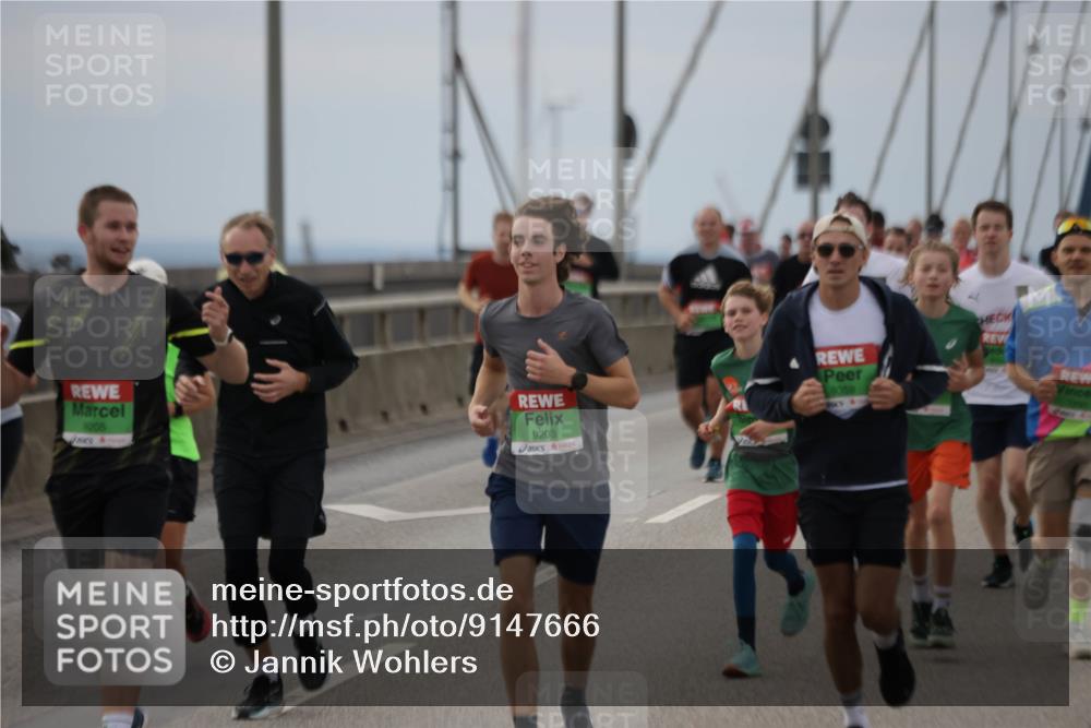 03.10.2025 - Köhlbrandbrückenlauf Jannik Wohlers http://msf.ph/oto/9147666 03.10.2025 15:51:16 Position 1 9205, 9203, 19359, 7 meine-sportfotos.de