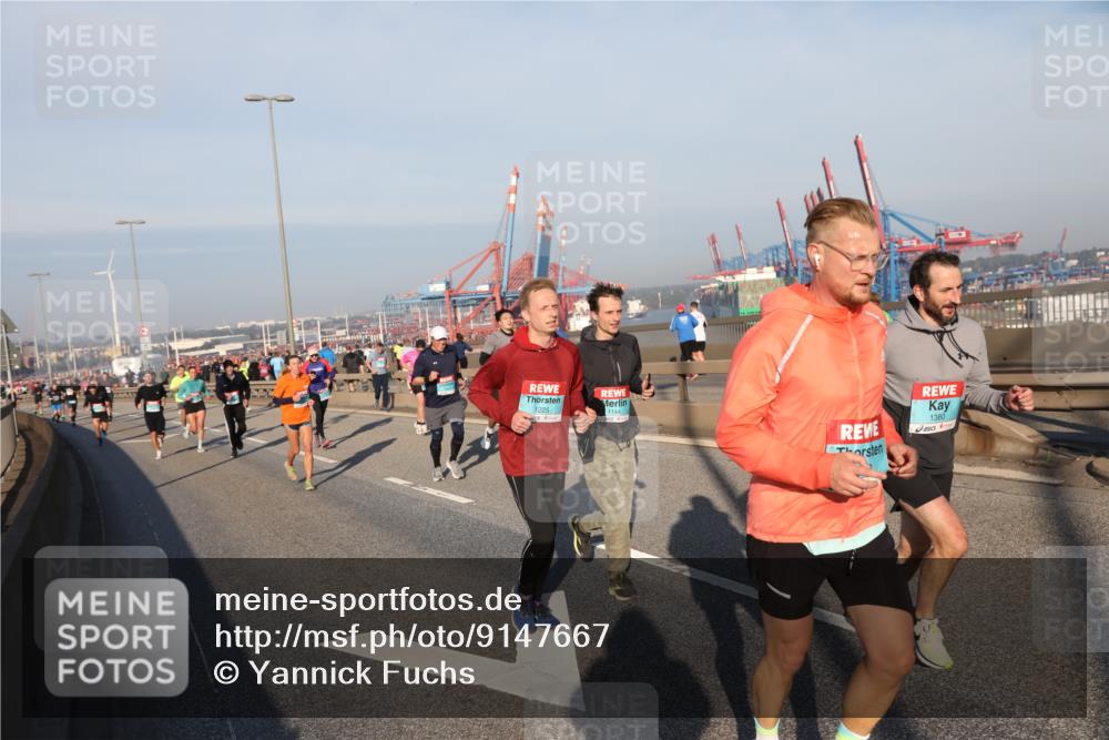 03.10.2025 - Köhlbrandbrückenlauf Yannick Fuchs http://msf.ph/oto/9147667 03.10.2025 08:38:49 Position 2 1225, 1144, 1380 meine-sportfotos.de