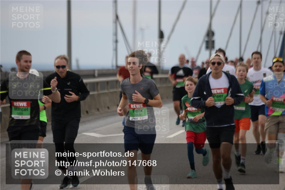 03.10.2025 - Köhlbrandbrückenlauf Jannik Wohlers http://msf.ph/oto/9147668 03.10.2025 15:51:17 Position 1 9205, 9203, 9359, 7 meine-sportfotos.de