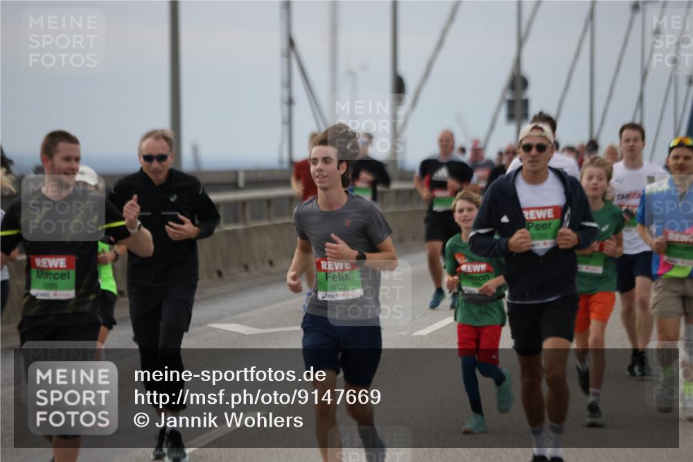 03.10.2025 - Köhlbrandbrückenlauf Jannik Wohlers http://msf.ph/oto/9147669 03.10.2025 15:51:17 Position 1 9205, 9203, 9359, 7972 meine-sportfotos.de