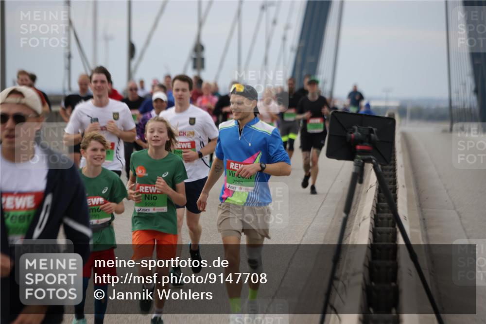 03.10.2025 - Köhlbrandbrückenlauf Jannik Wohlers http://msf.ph/oto/9147708 03.10.2025 15:51:20 Position 1 293, 9292, 7292 meine-sportfotos.de