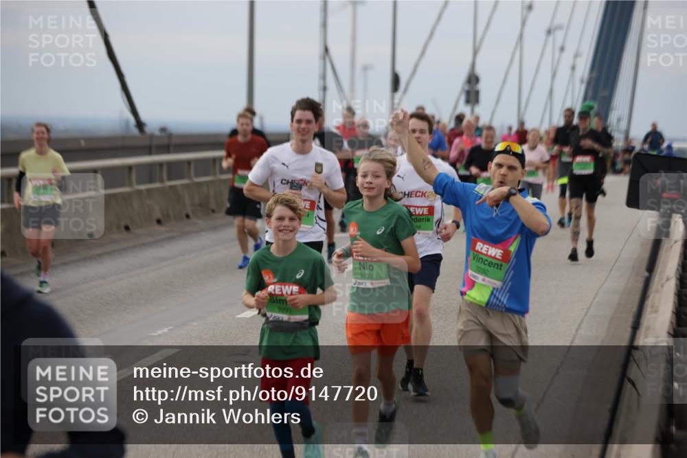 03.10.2025 - Köhlbrandbrückenlauf Jannik Wohlers http://msf.ph/oto/9147720 03.10.2025 15:51:21 Position 1 9293, 9292, 24, 66, 7292 meine-sportfotos.de
