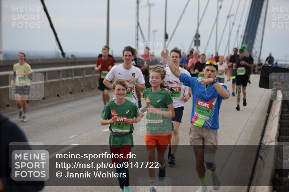 03.10.2025 - Köhlbrandbrückenlauf Jannik Wohlers http://msf.ph/oto/9147722 03.10.2025 15:51:21 Position 1 9293, 9292, 24, 9166, 7292 meine-sportfotos.de