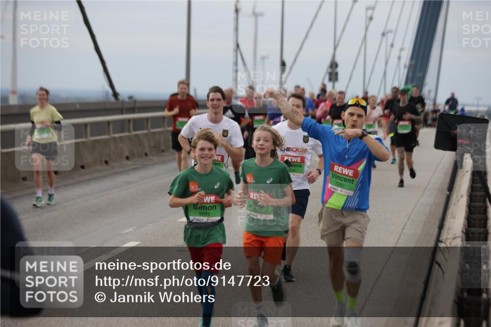 03.10.2025 - Köhlbrandbrückenlauf Jannik Wohlers http://msf.ph/oto/9147723 03.10.2025 15:51:21 Position 1 24, 166, 7292, 9293, 9292 meine-sportfotos.de