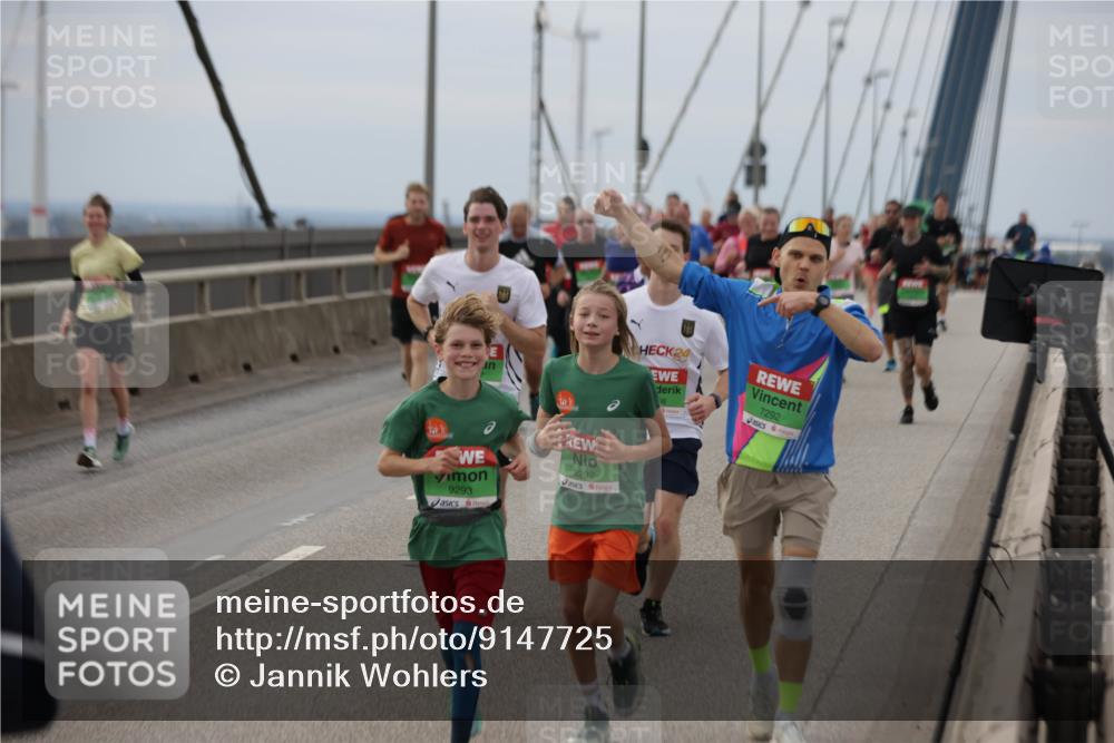 03.10.2025 - Köhlbrandbrückenlauf Jannik Wohlers http://msf.ph/oto/9147725 03.10.2025 15:51:21 Position 1 9293, 9292, 24, 7292 meine-sportfotos.de