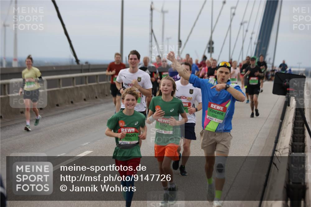 03.10.2025 - Köhlbrandbrückenlauf Jannik Wohlers http://msf.ph/oto/9147726 03.10.2025 15:51:21 Position 1 24, 7292, 9293, 9292 meine-sportfotos.de