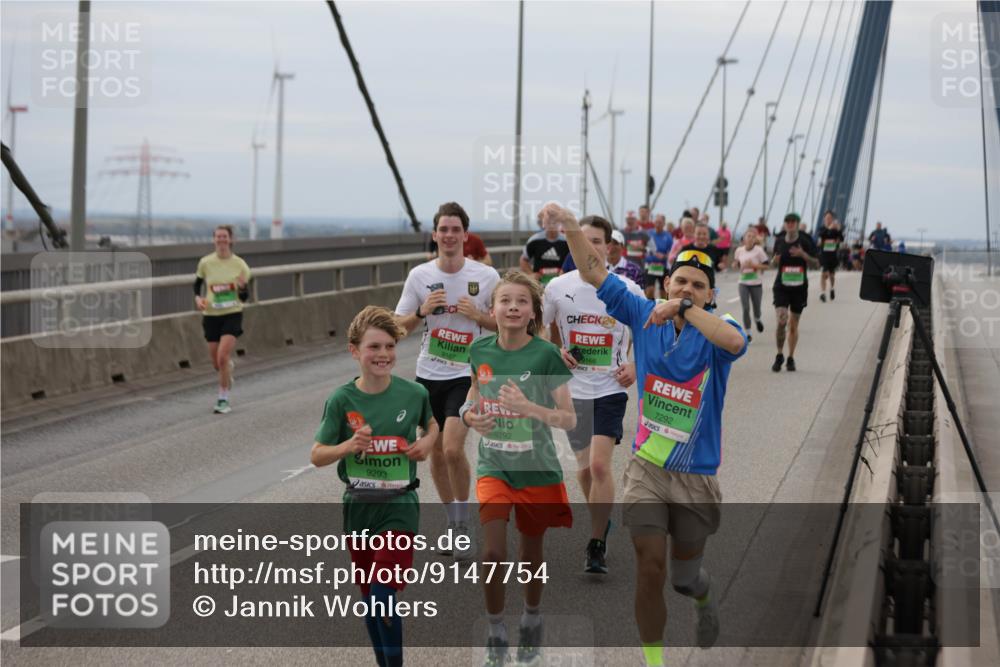 03.10.2025 - Köhlbrandbrückenlauf Jannik Wohlers http://msf.ph/oto/9147754 03.10.2025 15:51:22 Position 1 9293, 9167, 11, 9292, 24, 9166, 7292 meine-sportfotos.de