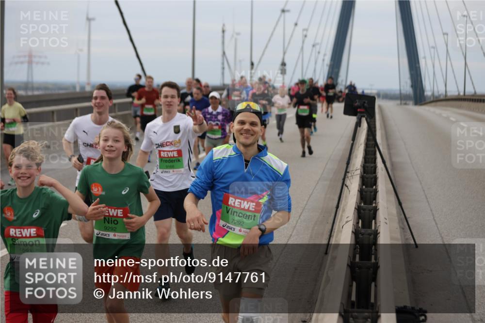 03.10.2025 - Köhlbrandbrückenlauf Jannik Wohlers http://msf.ph/oto/9147761 03.10.2025 15:51:23 Position 1 9293, 24, 9166, 9292, 7292 meine-sportfotos.de