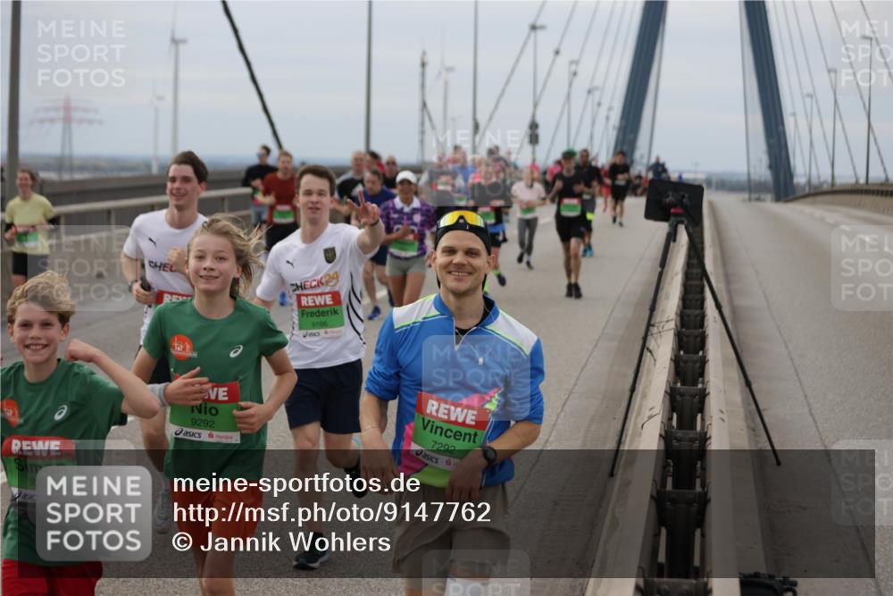 03.10.2025 - Köhlbrandbrückenlauf Jannik Wohlers http://msf.ph/oto/9147762 03.10.2025 15:51:23 Position 1 9293, 24, 9166, 9292, 7292 meine-sportfotos.de