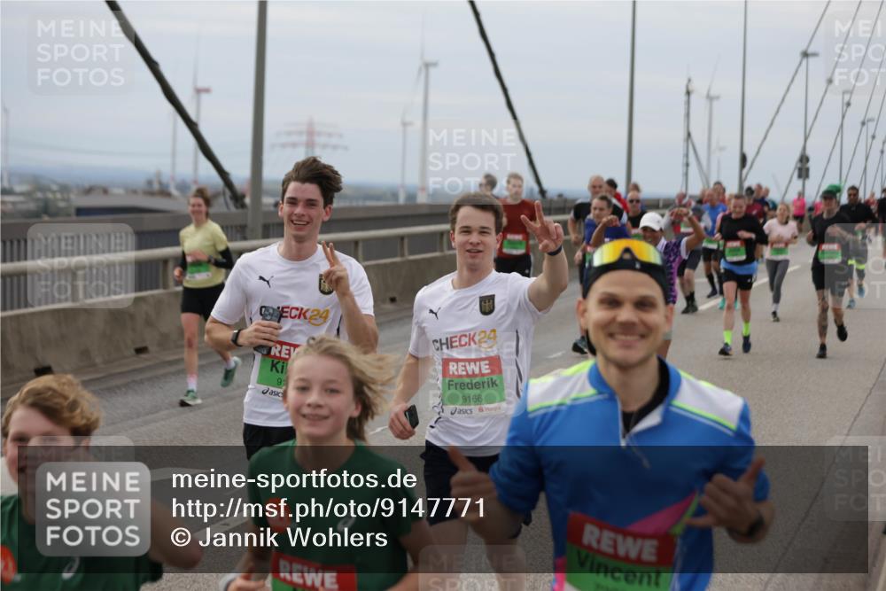 03.10.2025 - Köhlbrandbrückenlauf Jannik Wohlers http://msf.ph/oto/9147771 03.10.2025 15:51:24 Position 1 24, 91, 24, 9166 meine-sportfotos.de