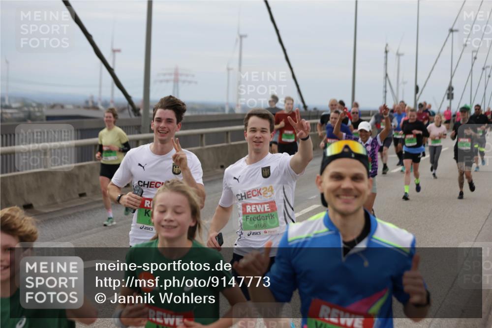 03.10.2025 - Köhlbrandbrückenlauf Jannik Wohlers http://msf.ph/oto/9147773 03.10.2025 15:51:24 Position 1 9, 24, 9166 meine-sportfotos.de