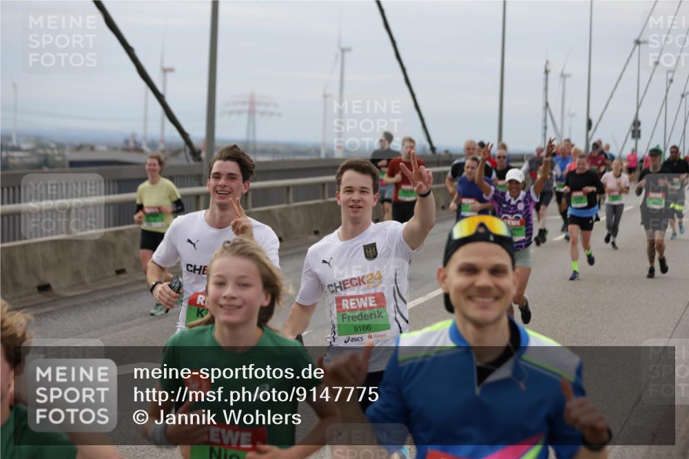 03.10.2025 - Köhlbrandbrückenlauf Jannik Wohlers http://msf.ph/oto/9147775 03.10.2025 15:51:24 Position 1 24, 9166 meine-sportfotos.de
