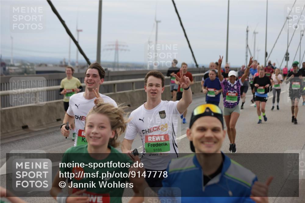 03.10.2025 - Köhlbrandbrückenlauf Jannik Wohlers http://msf.ph/oto/9147778 03.10.2025 15:51:24 Position 1 24, 9166 meine-sportfotos.de