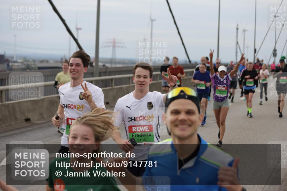 03.10.2025 - Köhlbrandbrückenlauf Jannik Wohlers http://msf.ph/oto/9147781 03.10.2025 15:51:24 Position 1 24, 24, 9166 meine-sportfotos.de
