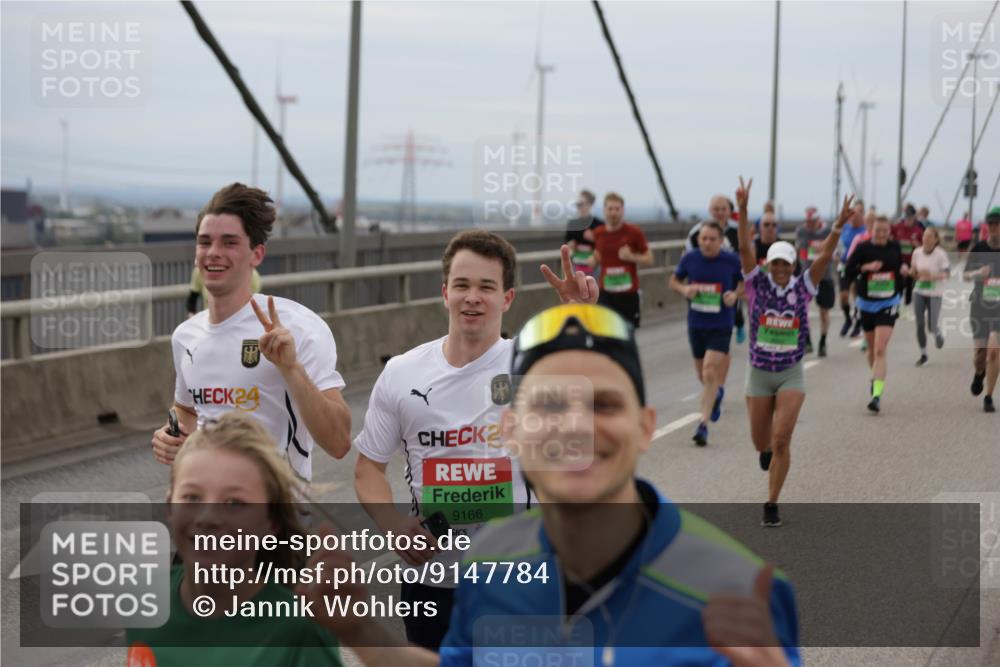 03.10.2025 - Köhlbrandbrückenlauf Jannik Wohlers http://msf.ph/oto/9147784 03.10.2025 15:51:24 Position 1 24, 2, 9166 meine-sportfotos.de