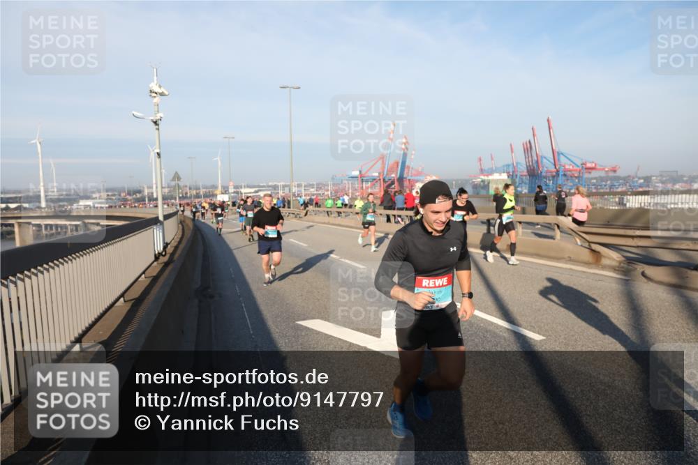 03.10.2025 - Köhlbrandbrückenlauf Yannick Fuchs http://msf.ph/oto/9147797 03.10.2025 08:38:57 Position 2 90 meine-sportfotos.de