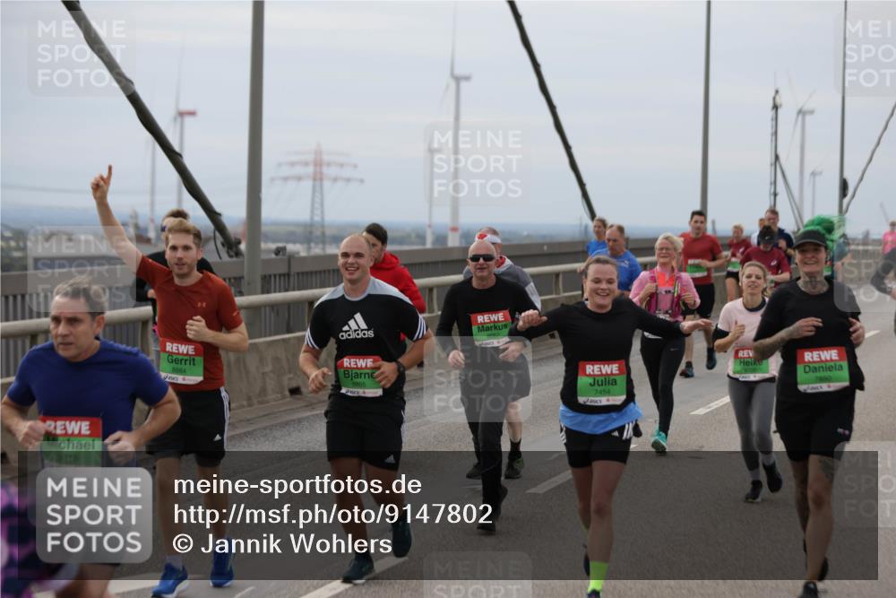 03.10.2025 - Köhlbrandbrückenlauf Jannik Wohlers http://msf.ph/oto/9147802 03.10.2025 15:51:27 Position 1 9318, 8884, 8885, 8057, 7454, 7860 meine-sportfotos.de