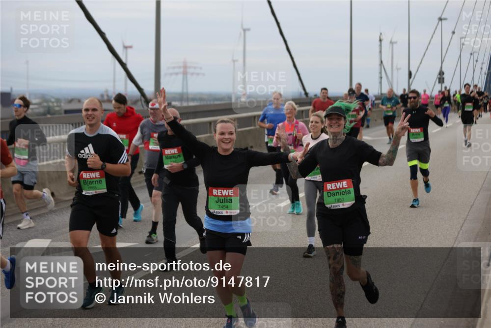 03.10.2025 - Köhlbrandbrückenlauf Jannik Wohlers http://msf.ph/oto/9147817 03.10.2025 15:51:28 Position 1 8885, 7454, 7850 meine-sportfotos.de