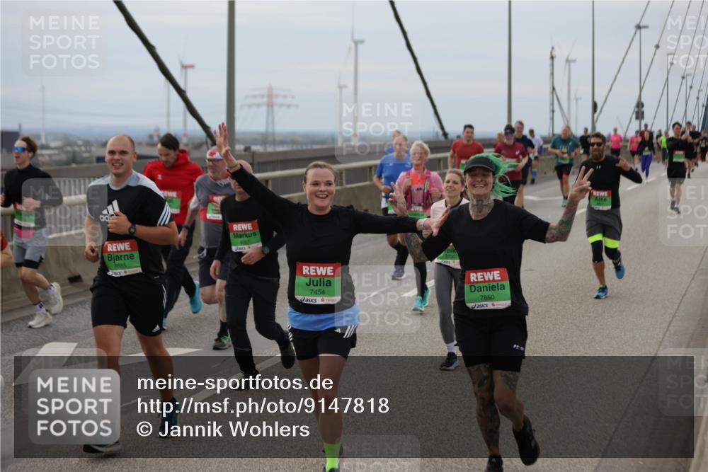 03.10.2025 - Köhlbrandbrückenlauf Jannik Wohlers http://msf.ph/oto/9147818 03.10.2025 15:51:28 Position 1 8885, 7454, 8700, 7850 meine-sportfotos.de