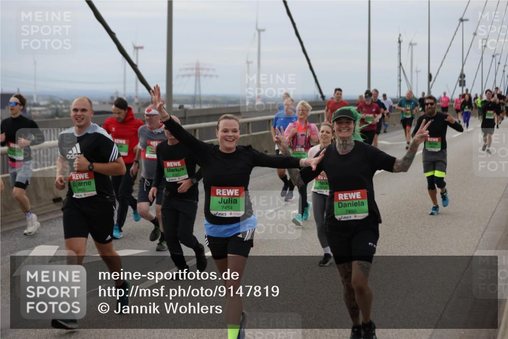 03.10.2025 - Köhlbrandbrückenlauf Jannik Wohlers http://msf.ph/oto/9147819 03.10.2025 15:51:28 Position 1 8885, 8057, 7454, 8700, 7850 meine-sportfotos.de