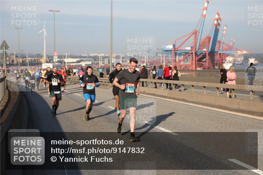 03.10.2025 - Köhlbrandbrückenlauf Yannick Fuchs http://msf.ph/oto/9147832 03.10.2025 08:39:01 Position 2  meine-sportfotos.de