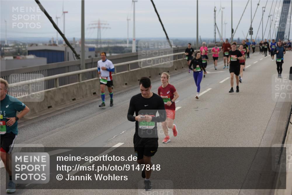 03.10.2025 - Köhlbrandbrückenlauf Jannik Wohlers http://msf.ph/oto/9147848 03.10.2025 15:51:37 Position 1 25, 9160 meine-sportfotos.de
