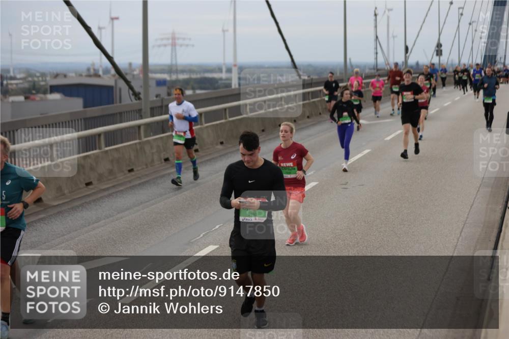 03.10.2025 - Köhlbrandbrückenlauf Jannik Wohlers http://msf.ph/oto/9147850 03.10.2025 15:51:37 Position 1 5, 9160 meine-sportfotos.de