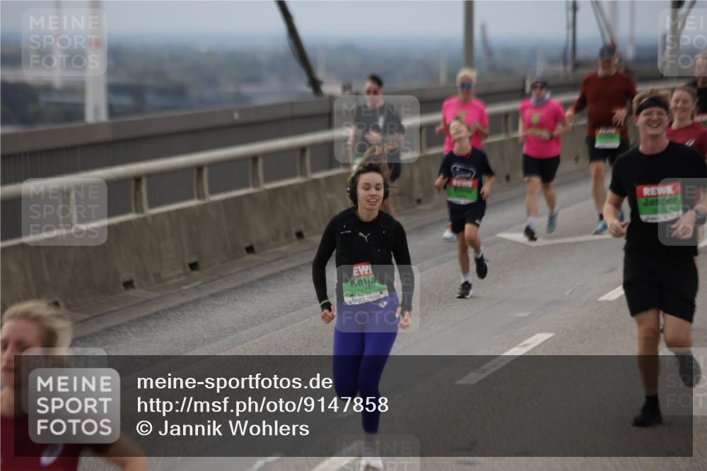 03.10.2025 - Köhlbrandbrückenlauf Jannik Wohlers http://msf.ph/oto/9147858 03.10.2025 15:51:38 Position 1 10, 7427 meine-sportfotos.de