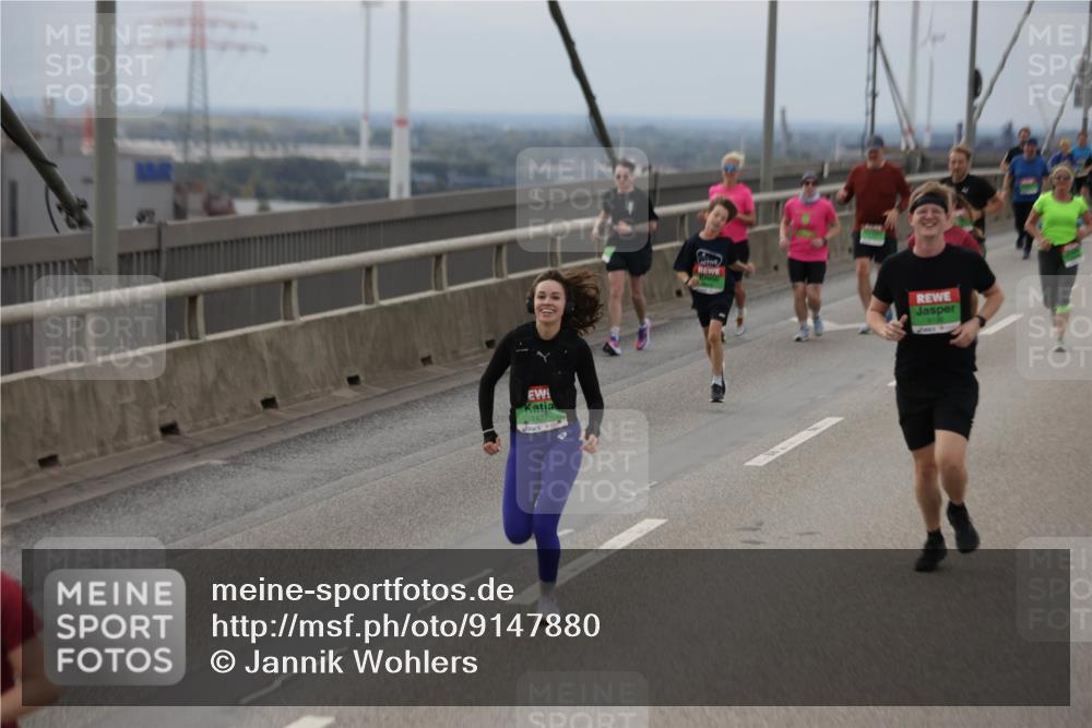 03.10.2025 - Köhlbrandbrückenlauf Jannik Wohlers http://msf.ph/oto/9147880 03.10.2025 15:51:38 Position 1 7427 meine-sportfotos.de
