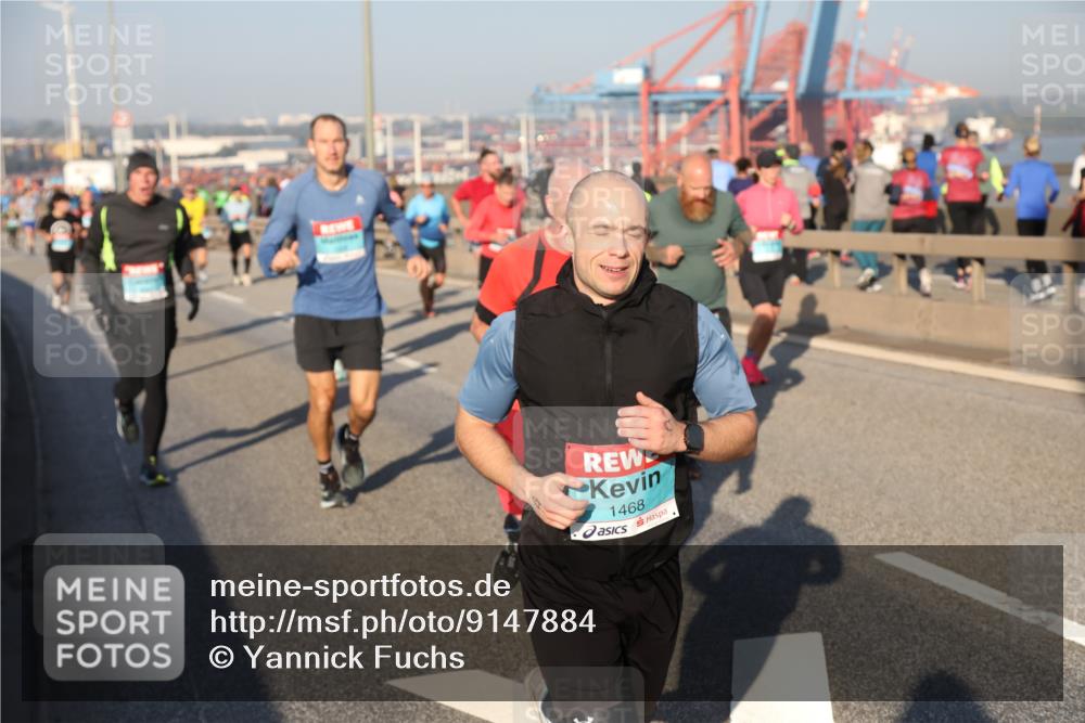 03.10.2025 - Köhlbrandbrückenlauf Yannick Fuchs http://msf.ph/oto/9147884 03.10.2025 08:39:10 Position 2 1468 meine-sportfotos.de