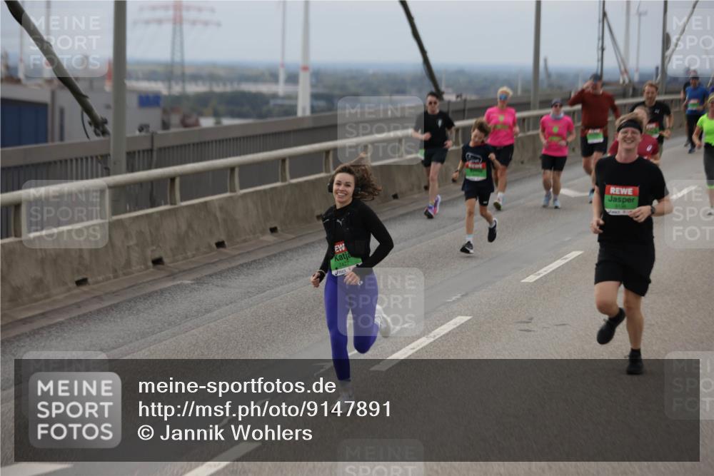 03.10.2025 - Köhlbrandbrückenlauf Jannik Wohlers http://msf.ph/oto/9147891 03.10.2025 15:51:39 Position 1 7427 meine-sportfotos.de