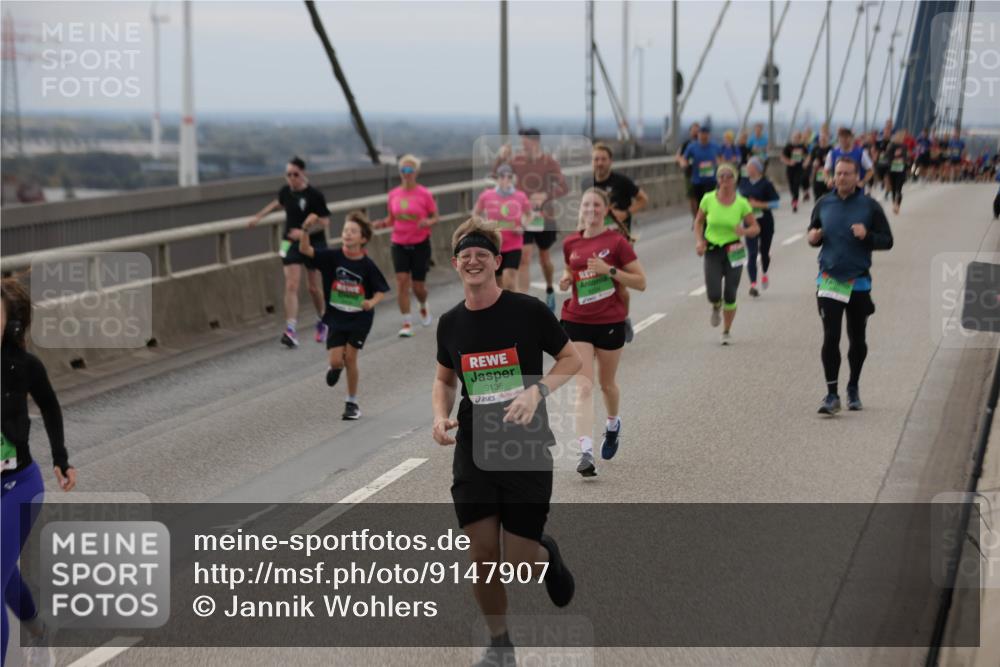 03.10.2025 - Köhlbrandbrückenlauf Jannik Wohlers http://msf.ph/oto/9147907 03.10.2025 15:51:40 Position 1 9136 meine-sportfotos.de