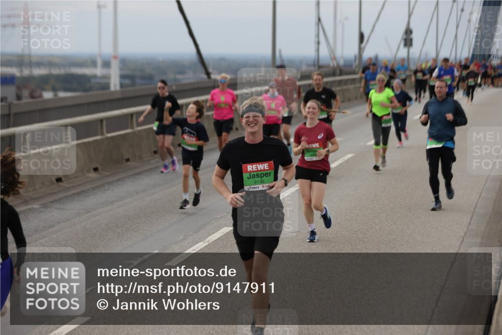 03.10.2025 - Köhlbrandbrückenlauf Jannik Wohlers http://msf.ph/oto/9147911 03.10.2025 15:51:40 Position 1 9136 meine-sportfotos.de