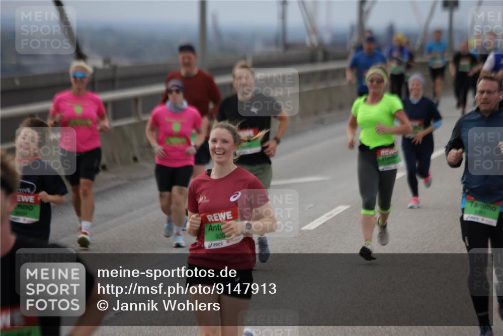 03.10.2025 - Köhlbrandbrückenlauf Jannik Wohlers http://msf.ph/oto/9147913 03.10.2025 15:51:41 Position 1 9450, 920, 9351 meine-sportfotos.de