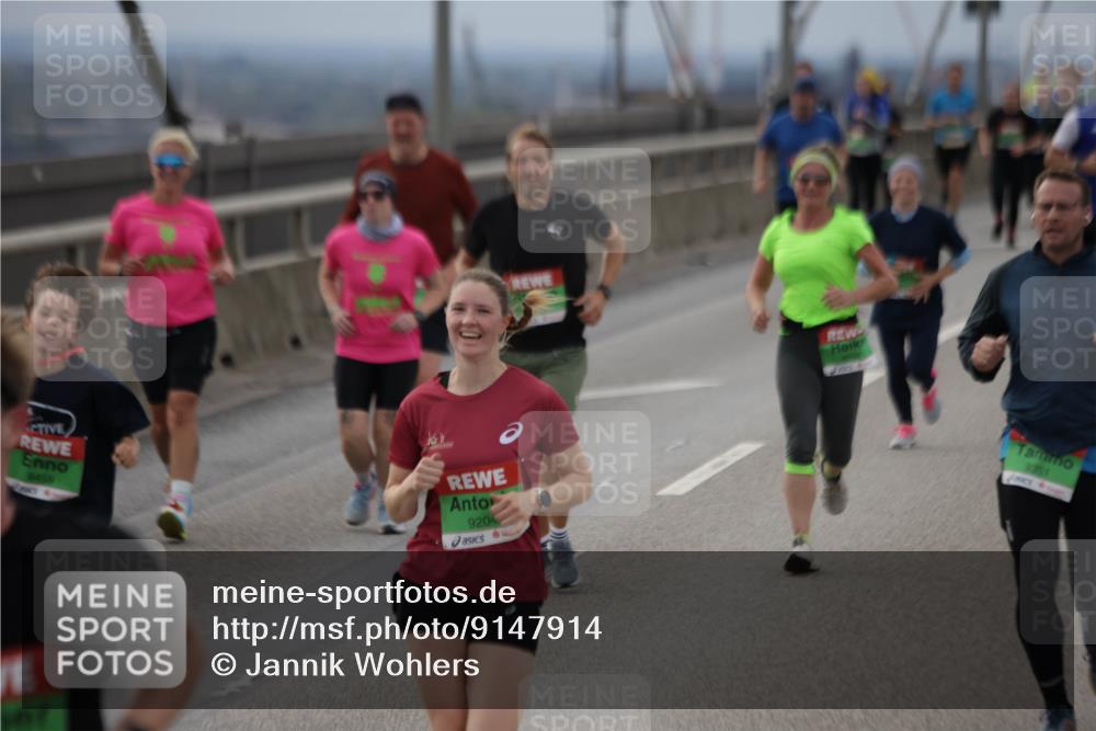 03.10.2025 - Köhlbrandbrückenlauf Jannik Wohlers http://msf.ph/oto/9147914 03.10.2025 15:51:41 Position 1 8450, 9204, 1351 meine-sportfotos.de