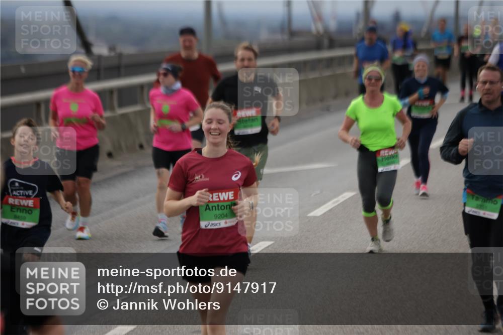 03.10.2025 - Köhlbrandbrückenlauf Jannik Wohlers http://msf.ph/oto/9147917 03.10.2025 15:51:41 Position 1 8450, 9204, 3051 meine-sportfotos.de