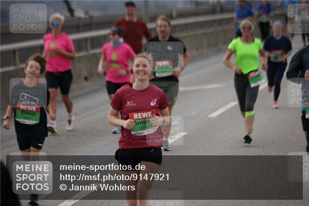 03.10.2025 - Köhlbrandbrückenlauf Jannik Wohlers http://msf.ph/oto/9147921 03.10.2025 15:51:41 Position 1 8459, 1, 9204, 9 meine-sportfotos.de