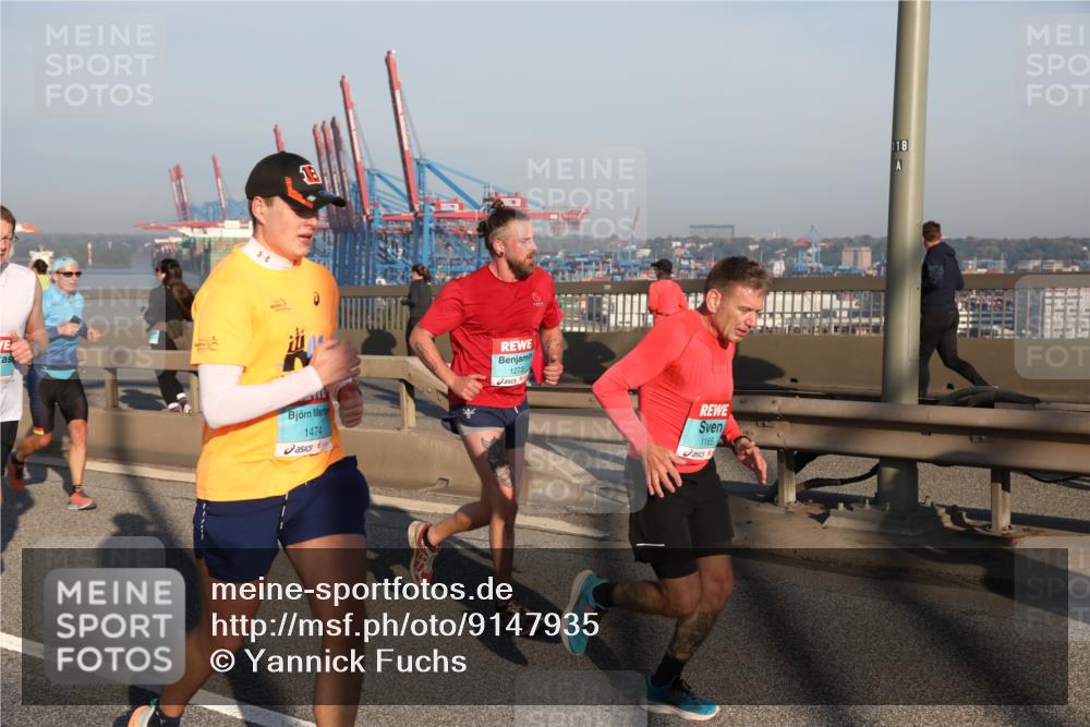 03.10.2025 - Köhlbrandbrückenlauf Yannick Fuchs http://msf.ph/oto/9147935 03.10.2025 08:39:14 Position 2 1474, 1273, 1165, 118 meine-sportfotos.de